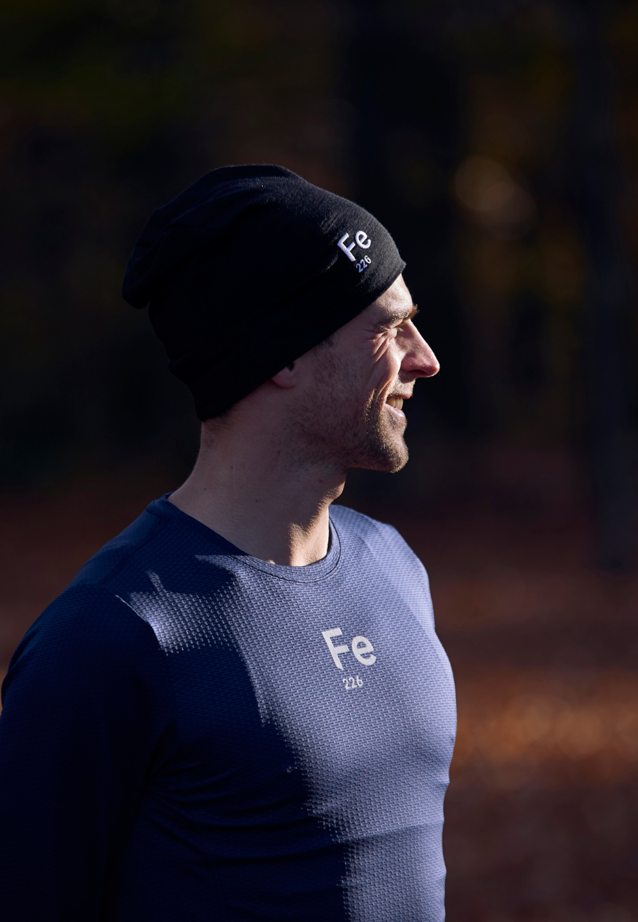 This merino wool beanie is 100% organic, naturally antibacterial, odourless, quickdry, temperature-regulating. The Fe226 beanie is guaranteed to be your headwarmer for running and cycling in any weather condition. Fold to warm your ears with three layers of wool. It is thin enough to be worn under your cycling helmet as well.