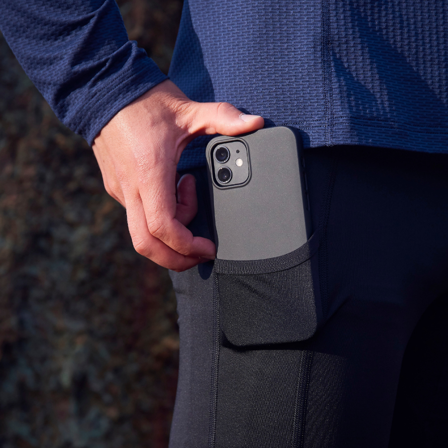 THE Fe226 Short Running Tight: Super-soft fabric with two side pockets for smartphone, gel or keys. The light-compressive fabric provides muscle support. The soft brushed inner side keeps you warm and run more comfortable. Reflective prints keep you visible in the dark. Our best high quality favorite running tight