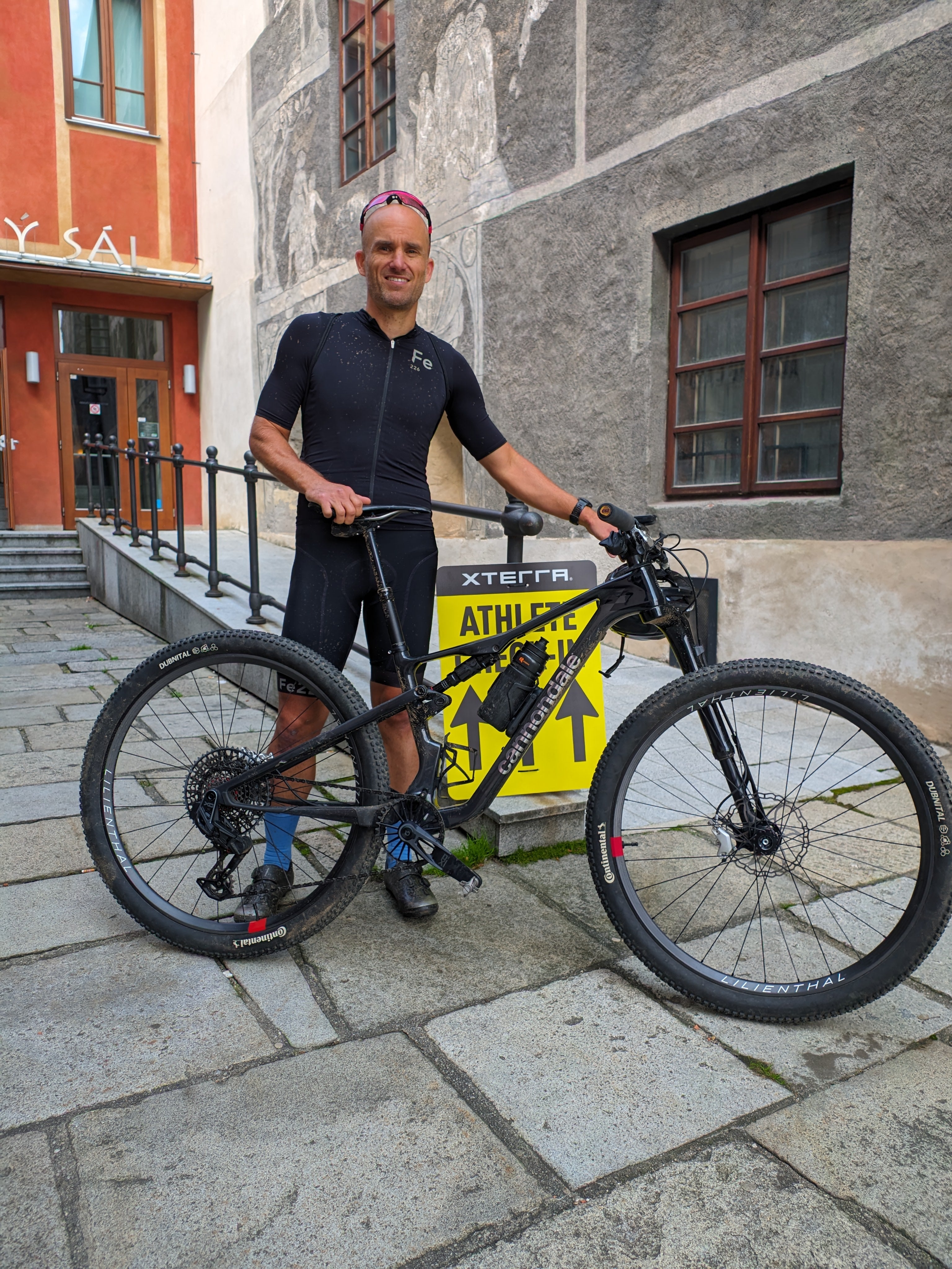 Die kurze Radhose, Schwarz